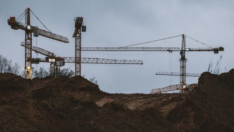 Mining StartUps Looking for Better Europe Avenues