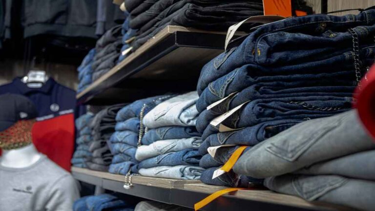 Tariff Fears Trigger April Surge in US Clothing Sales Growth