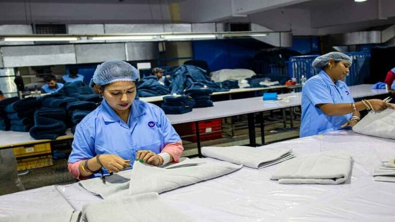 Textile Hubs of India Hit by Labour Shortage Challenges Textile Hubs of India Hit by Labour Shortage Challenges