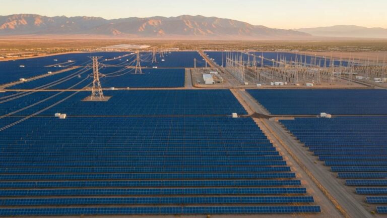 Defying Trump, Solar + Wind Provided More Than a Fifth of U.S. Electrical Generation in 1st Half of 2025 as Solar Grew 38%