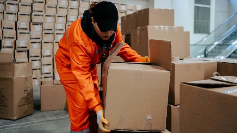 US Ends De Minimis Exemption: UK Fashion Industry Alert