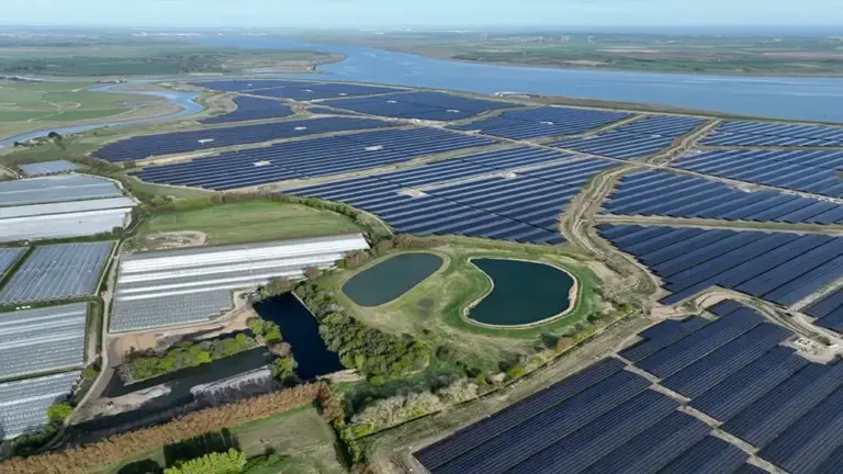 RES Secures Contract to Operate UK’s Largest Solar Farm