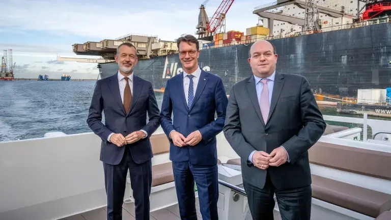 Ports of Rotterdam and Duisburg Strengthen Industrial Ties
