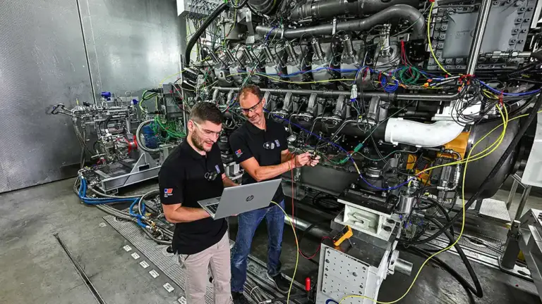 Rolls-Royce Tests First 100% Methanol-Powered Marine Engine