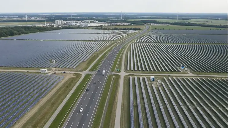RWE Advances Utility Solar Farms Along German Motorways