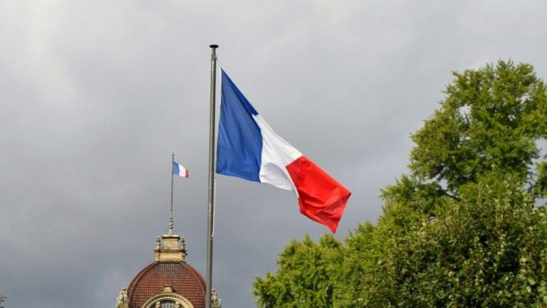 France Targets Ultra-Fast Fashion with Penalty Tax Plan