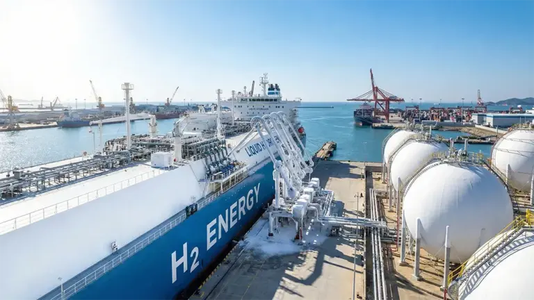 How Hydrogen is Emerging as a Complement to Power-Based Decarbonization