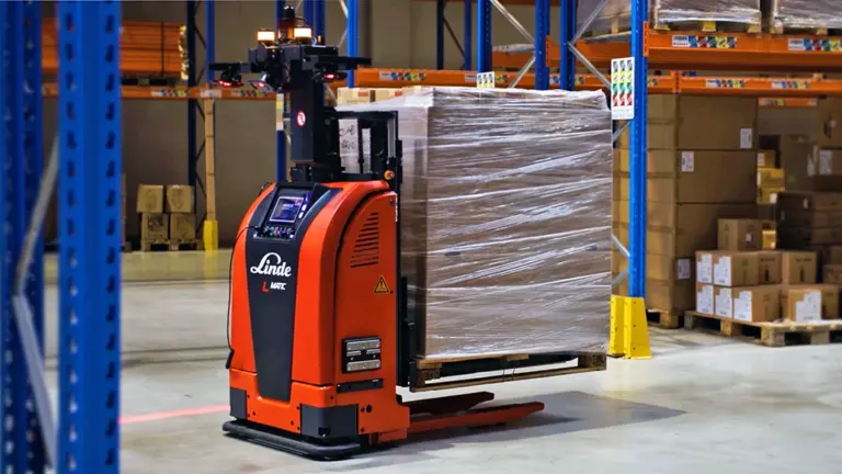 GXO Logistics Pilots First Autonomous Industrial Truck