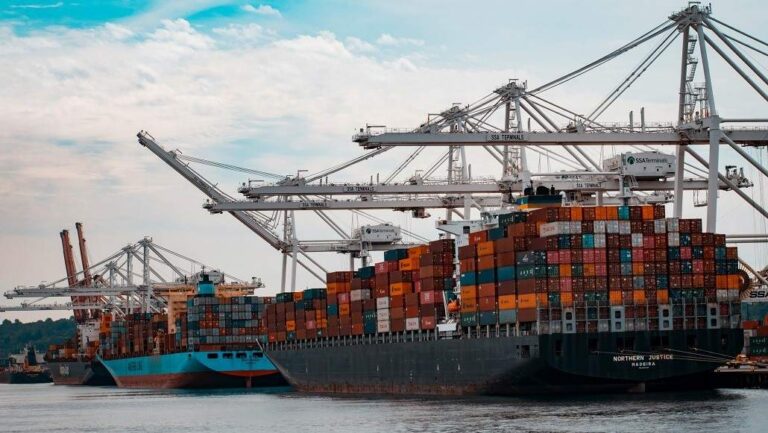 Drewry: Hormuz Closure May Raise Textile Freight Costs