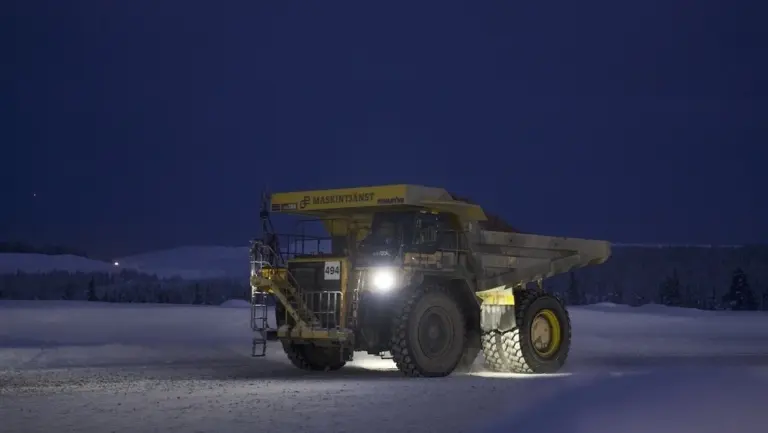 Komatsu HD785 Shows Equipment Durability Across Climates