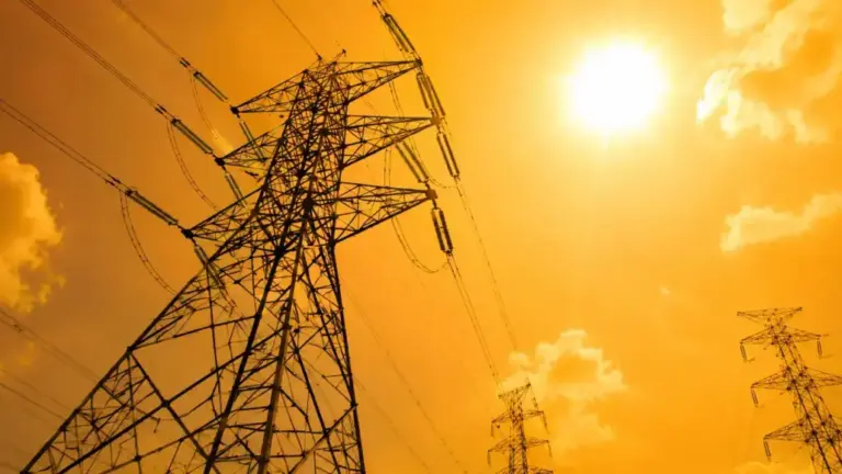 Vietnam Plans Measures for Dry Season Power Shortage Risks