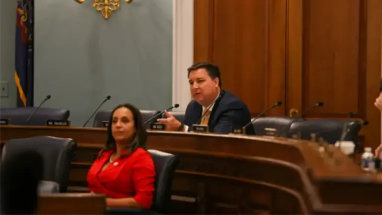 Lawmakers Urge DHS to Tighten US Textile Customs Enforcement