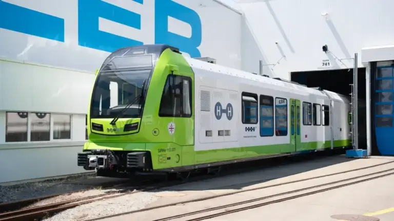 Stadler, ARST Unveil Narrow-gauge Hydrogen Train in Sardinia
