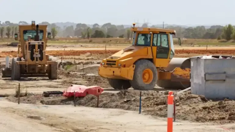 Heavy Equipment Financing Based on the Construction Season