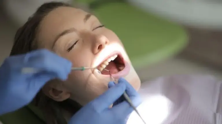 Common Mistakes People Make When Cleaning Their Veneers